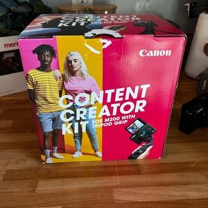 Canon EOS M200 Content Creator Kit